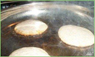 Дрожжевые оладьи на простокваше - фото шаг 2