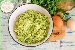 Кабачковые оладьи для детей - фото шаг 2