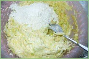 Кабачковые оладьи с творогом - фото шаг 2