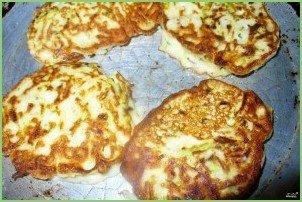 Кабачковые оладьи с творогом - фото шаг 4