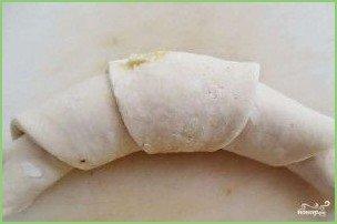 Круассаны из слоеного дрожжевого теста - фото шаг 2