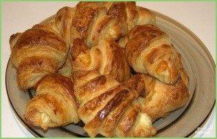 Круассаны из слоеного дрожжевого теста - фото шаг 3