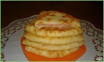 Лепешки с сыром и колбасой - фото шаг 3