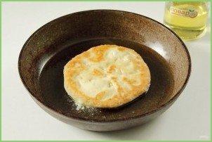 Лепешки с сыром сулугуни - фото шаг 6