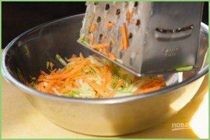 Оладушки с кабачками - фото шаг 2