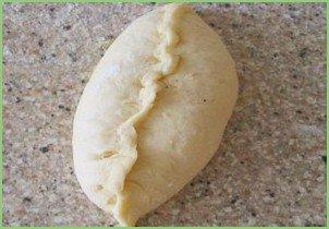 Пирожки с курицей и яйцом - фото шаг 3