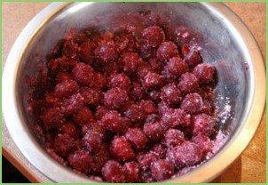 Пирожки с замороженными ягодами - фото шаг 2