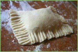 Пирожки с замороженными ягодами - фото шаг 4