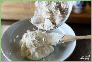 Пышные оладьи на сметане - фото шаг 1