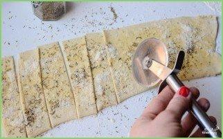 Слоеные палочки с сыром - фото шаг 5