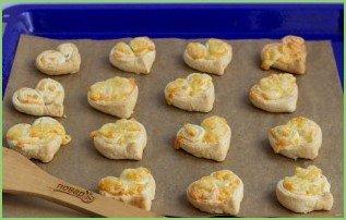 Слойки с сыром на 14 февраля - фото шаг 6