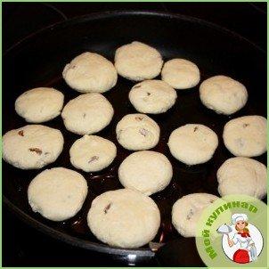 Сырники с изюмом (без яиц) - фото шаг 5