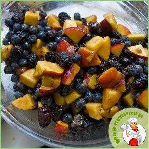 Ягодный коблер с персиками - фото шаг 2