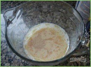 Оладьи на дрожжах на молоке - фото шаг 1