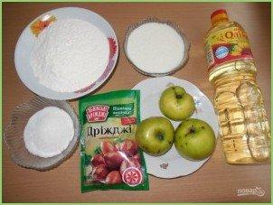 Оладьи на воде с яблоками - фото шаг 1