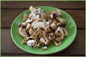 Пирожки из слоеного теста с грибами и курицей - фото шаг 2