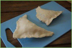 Пирожки из слоеного теста с грибами и курицей - фото шаг 5