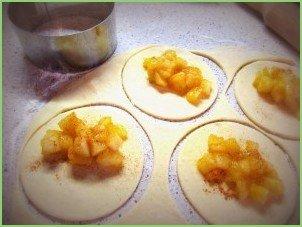 Пирожки из творожного теста с яблоками - фото шаг 4