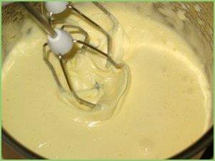 Шарлотка с яблоками и изюмом - фото шаг 1