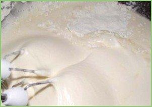 Шарлотка с яблоками и изюмом - фото шаг 3