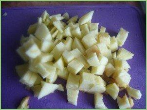 Шарлотка с яблоками и изюмом - фото шаг 6