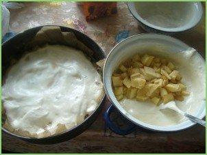 Шарлотка с яблоками и изюмом - фото шаг 7