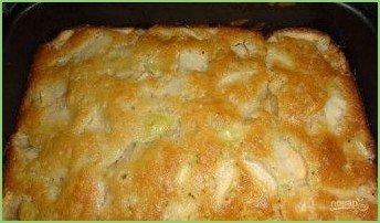 Шарлотка с яблоками и кефиром - фото шаг 5