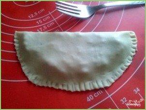 Чебуреки из заварного теста с водкой - фото шаг 6