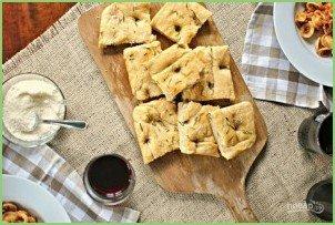 Фокачча с розмарином и морской солью - фото шаг 11