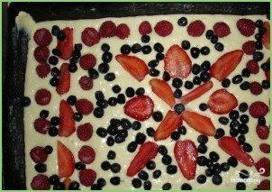 Ягодный пирог на творожном тесте - фото шаг 6