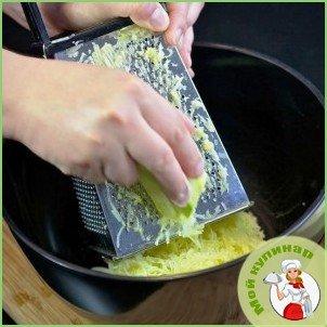 Кабачковые оладьи с козьим сыром - фото шаг 2