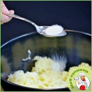 Кабачковые оладьи с козьим сыром - фото шаг 3