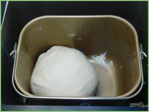 Молочный хлеб с чесноком в хлебопечке - фото шаг 4