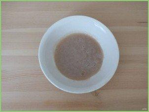 Оладьи на дрожжах и кефире без яиц - фото шаг 2