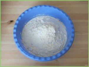 Оладьи на дрожжах и кефире без яиц - фото шаг 3