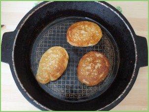 Оладьи на дрожжах и кефире без яиц - фото шаг 7