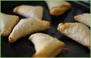 Пирожки из слоеного теста с капустой - фото шаг 4