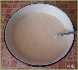 Пышные оладьи на кислом молоке - фото шаг 2