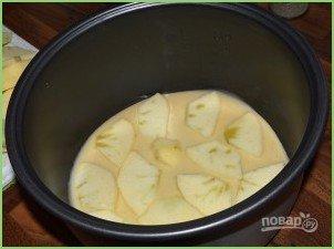 Шарлотка в мультиварке - фото шаг 6