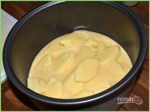 Шарлотка в мультиварке - фото шаг 7