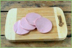 Слойки с колбасой