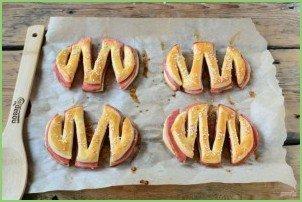 Слойки с колбасой