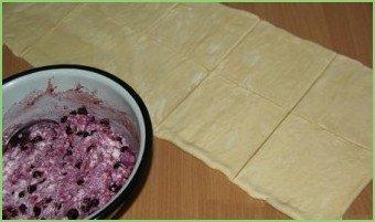 Слоёные корзиночки с творожно-ягодной начинкой - фото шаг 2