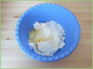 Ватрушка с творогом и вишней - фото шаг 6