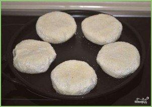 Вкусные пышные сырники из творога - фото шаг 2