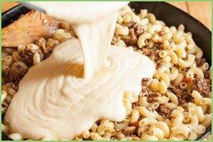 Запеканка из макарон с сыром и фаршем - фото шаг 6