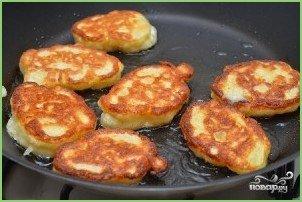 Дрожжевые оладьи с яблоками - фото шаг 8