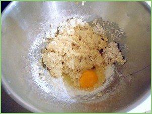 Круассаны с шоколадной начинкой - фото шаг 3