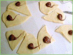 Круассаны с шоколадной начинкой - фото шаг 7