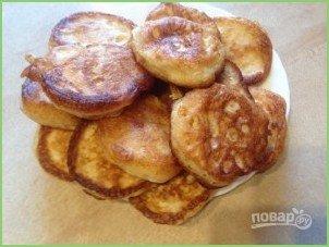 Оладьи на молоке и дрожжах - фото шаг 10